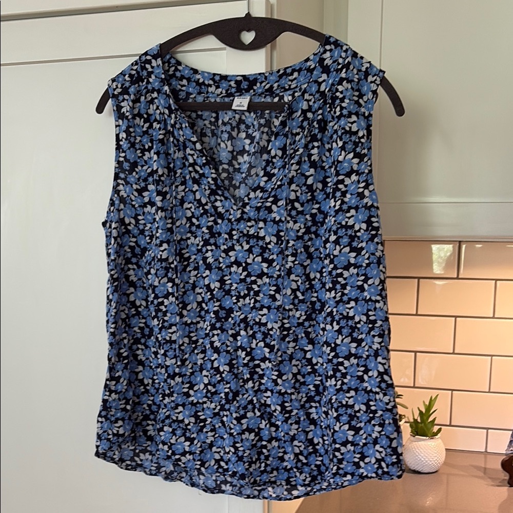 Old Navy Floral Sleeveless Blouse - Blue and White